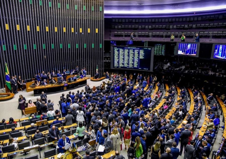 Câmara aprova urgência para proposta que reduz benefícios fiscais