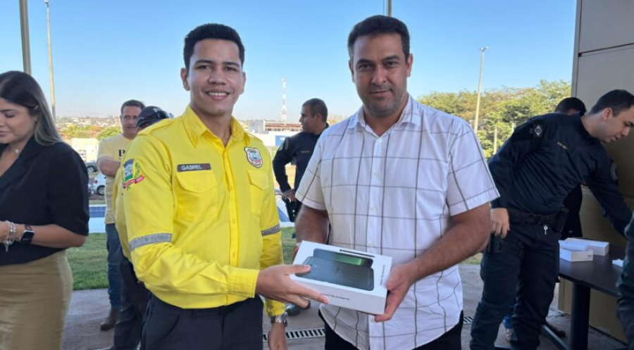 Prefeitura de Santa Helena realiza entrega oficial de tablets para GCM e SMT e reforça a modernização da segurança pública