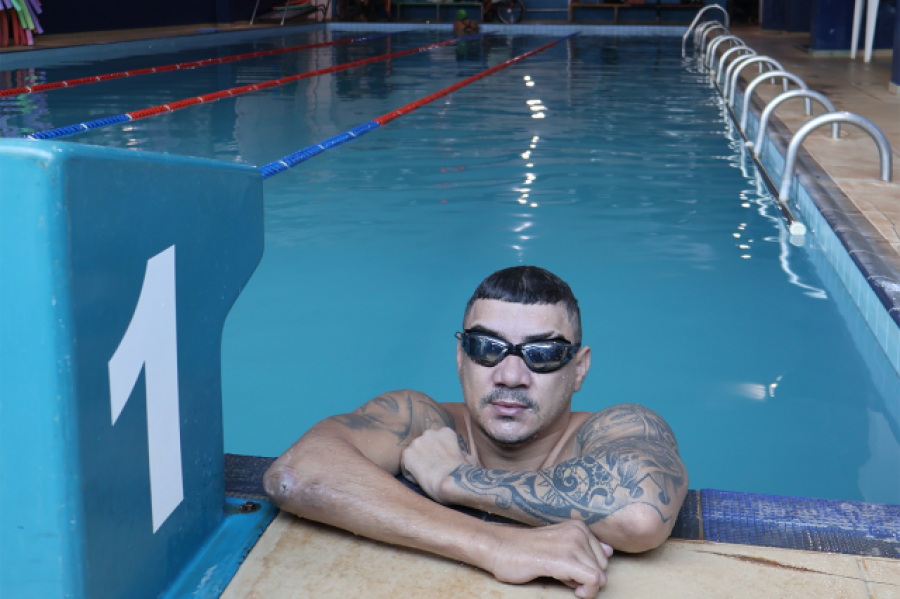 UniRV apoia projeto de natação paralímpica que leva atleta a competição nacional