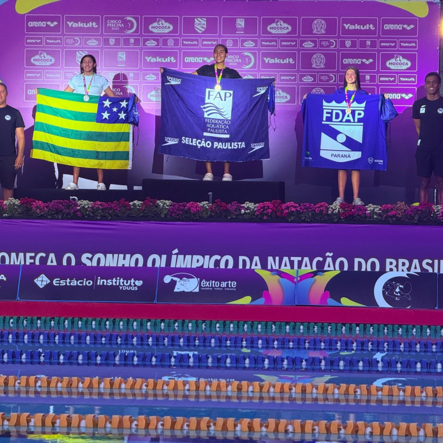 Nadadora goiana conquista medalha de prata em competição nacional