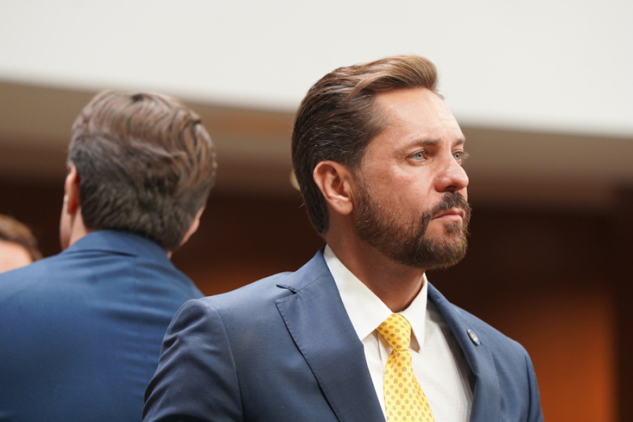 Lei assinada pelo presidente Bruno Peixoto garante atendimento religioso ou espiritual em unidades de saúde