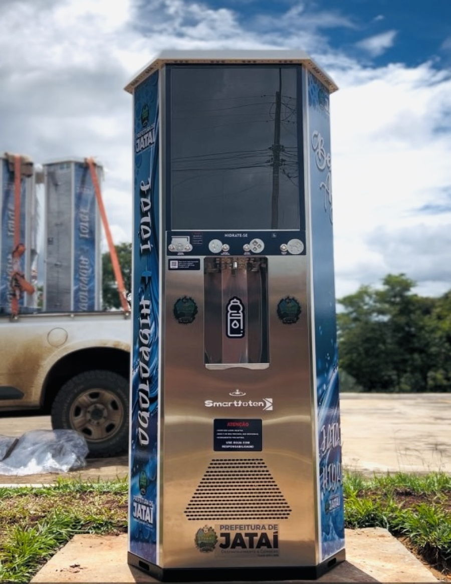 Prefeitura de Jataí realiza instalação de bebedouros públicos em praças e parques
