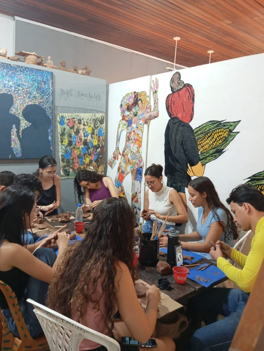 Projeto Criança faz Arte promove experiências de criação e expressão no Museu de Arte Contemporânea de Jataí