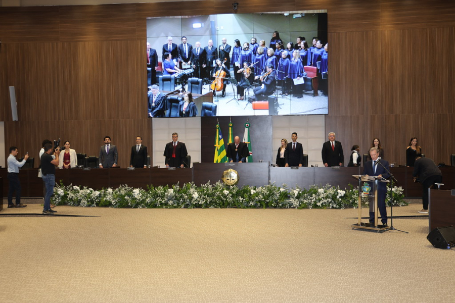 Presidente Leandro Crispim empossa três novos desembargadores no TJGO