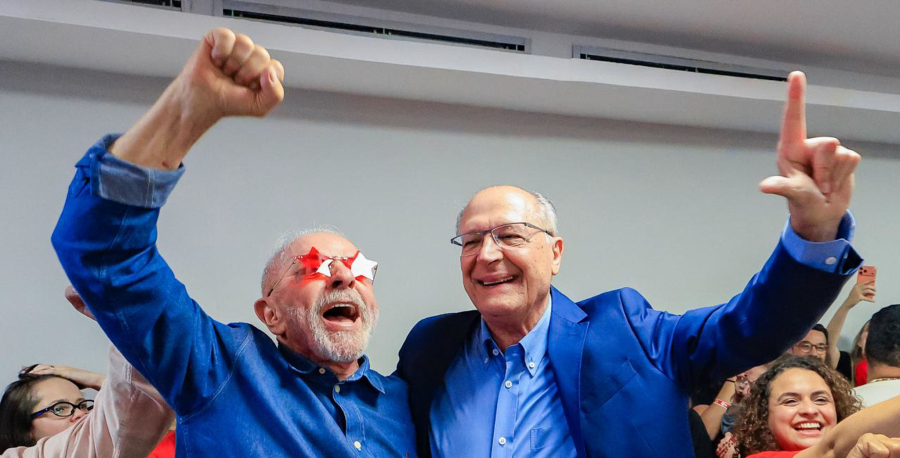 Em virada histórica, Lula consegue o 4º mandato e agradece ao exército da democracia